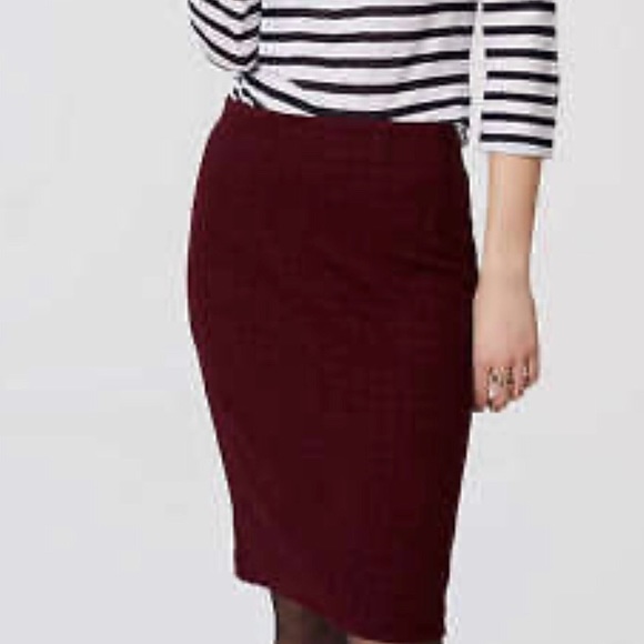 Mid weight Loft pencil skirt. - Picture 2 of 4